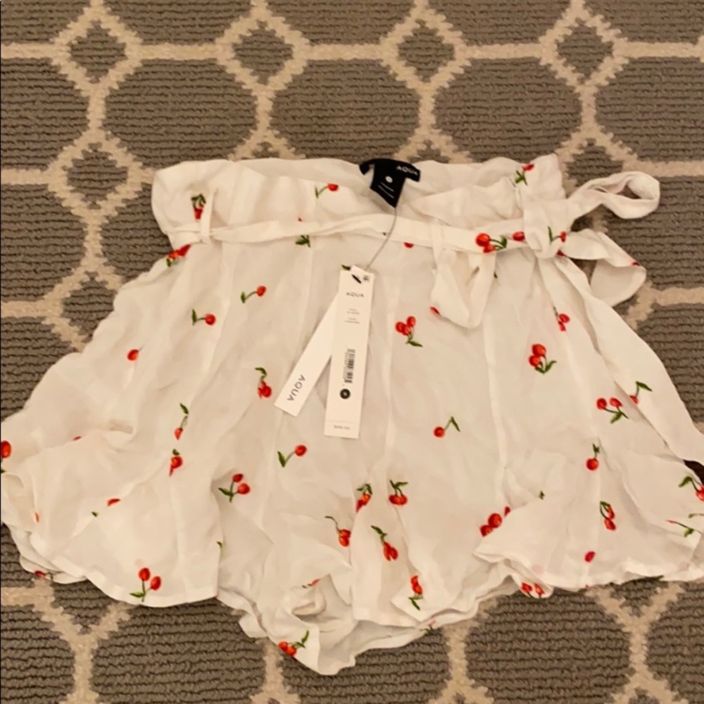 White cherry shorts from Bloomingdales - Picture 2 of 4